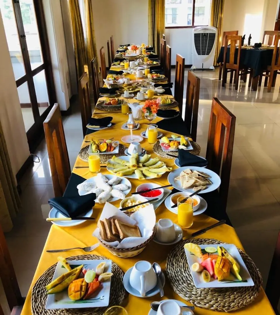 Grand Kandy Villa Hotel