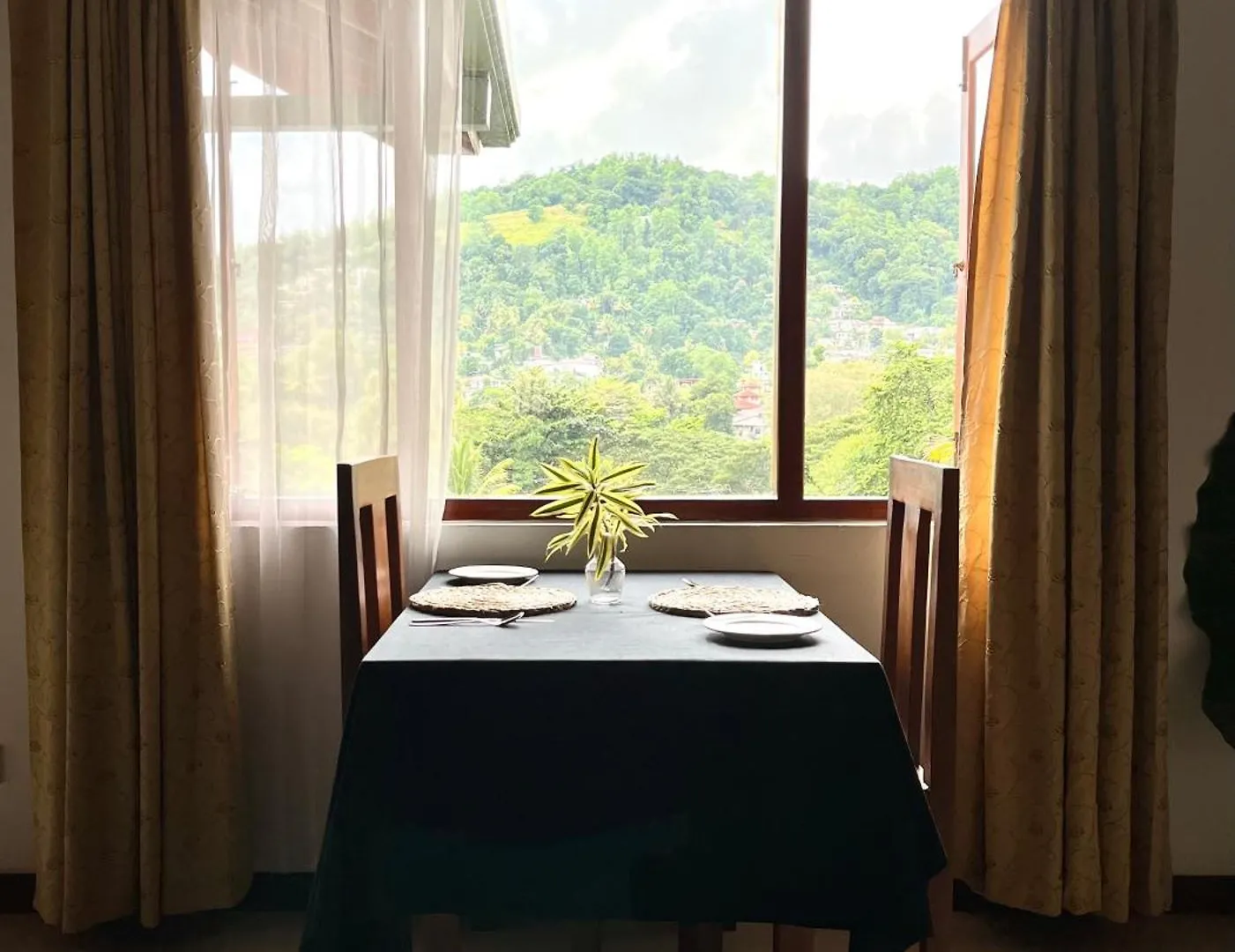 Grand Kandy Villa Hotel